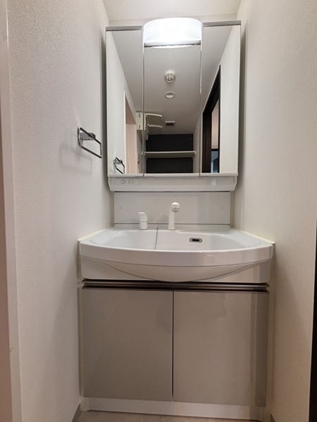 洗面設備　身支度に欠かせない独立洗面台♪