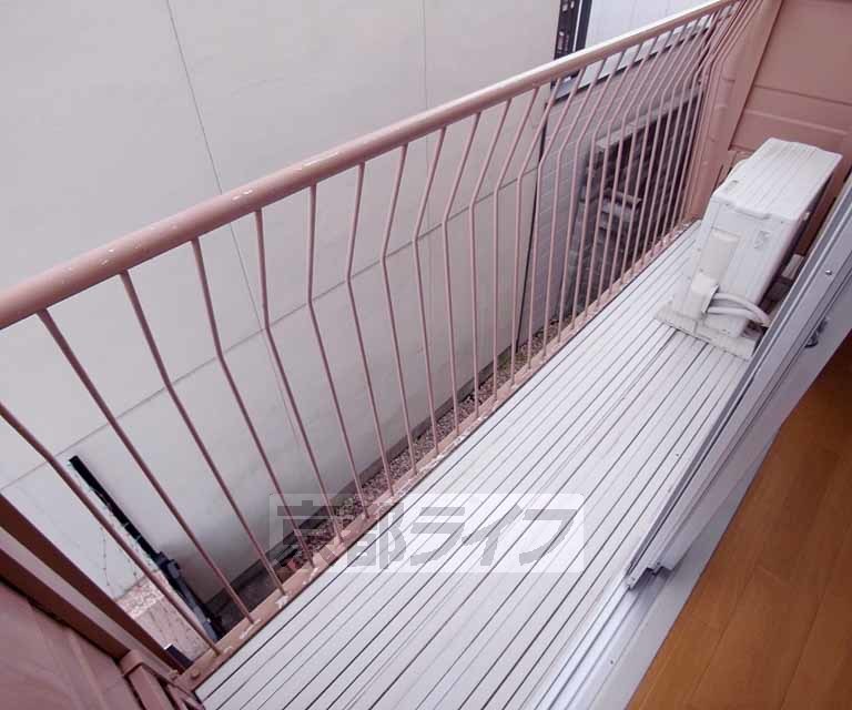 バルコニー　広めの長いベランダです。