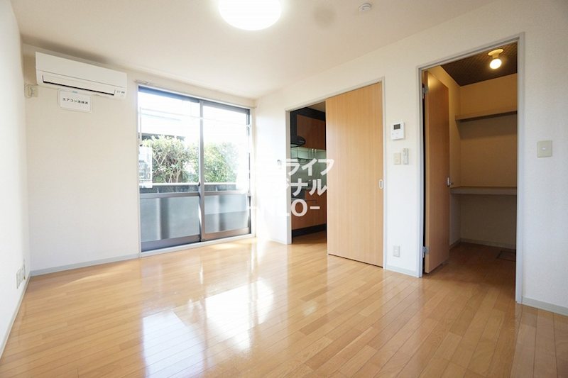 居室・リビング　一年を通してお部屋を快適に保つエアコン付き☆