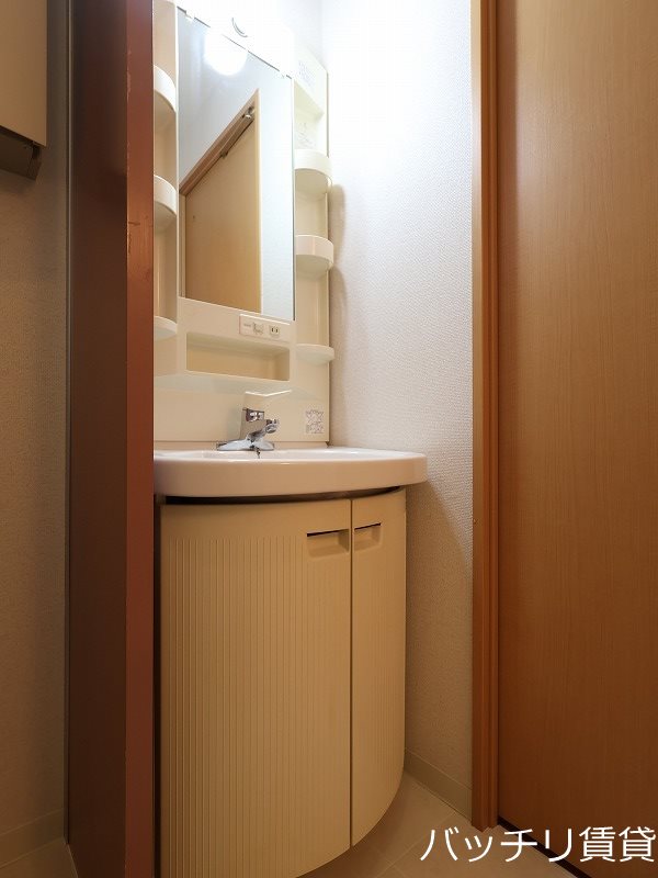 洗面設備　同室タイプ掲載の為現況を優先します。