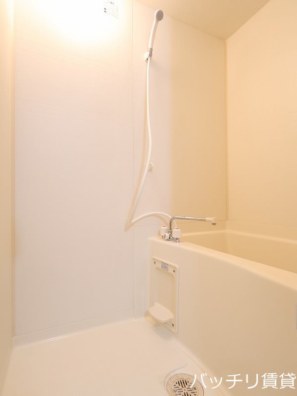 バス・シャワールーム　同室タイプ掲載の為現況を優先します。