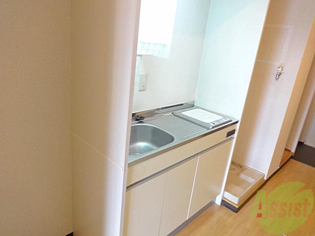 キッチン　コンパクトながらも機能のギュッと詰まったキッチンです。