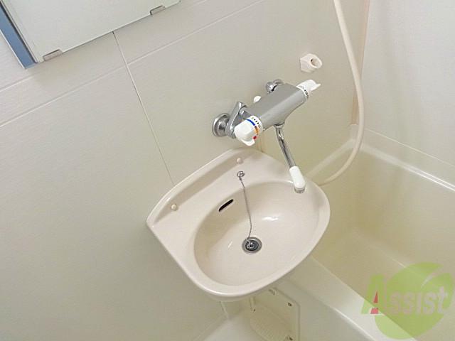 洗面設備　お風呂と洗面が一緒というのをお忘れなく。キレイですよ！