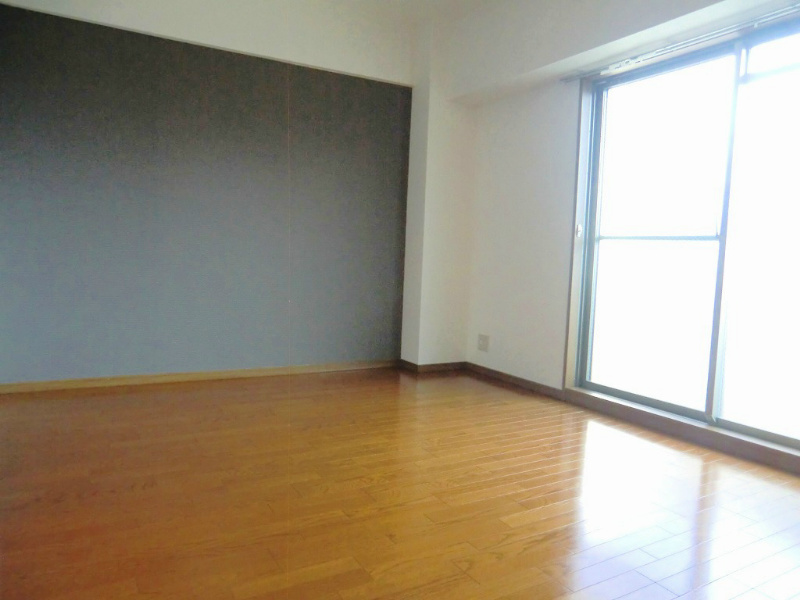 居室・リビング　横に広いお部屋が特徴