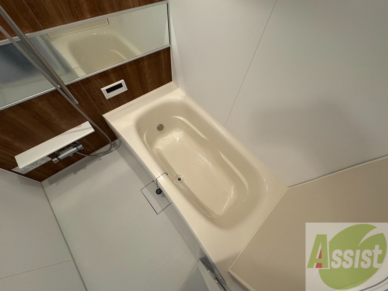 バス・シャワールーム　お風呂になります。一日の疲れを癒してくださいね。