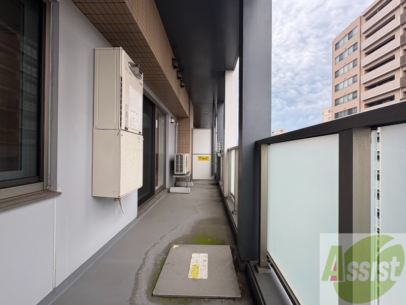 バルコニー　バルコニーは幅があり、広い印象を受けました。