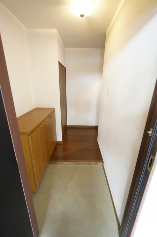 玄関　※同物件・同タイプの写真です。