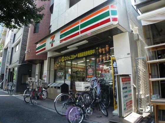 コンビニ　セブンイレブン杉並成田東４丁目店（コンビニ）まで358m