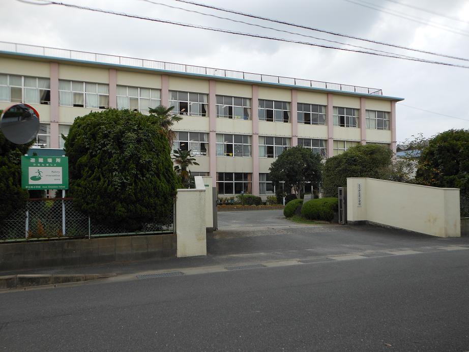 小学校　伊左座小学校（小学校）まで1040m