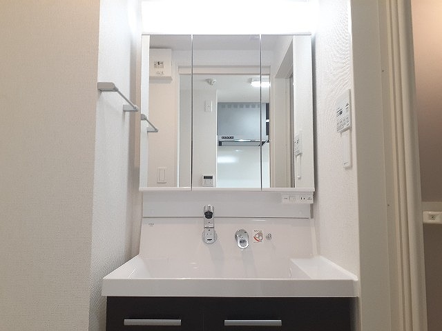 洗面設備　スペースが確保できる洗面所です