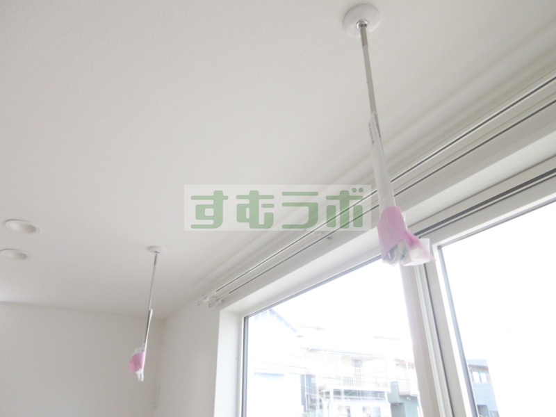 バルコニー　室内物干し完備！