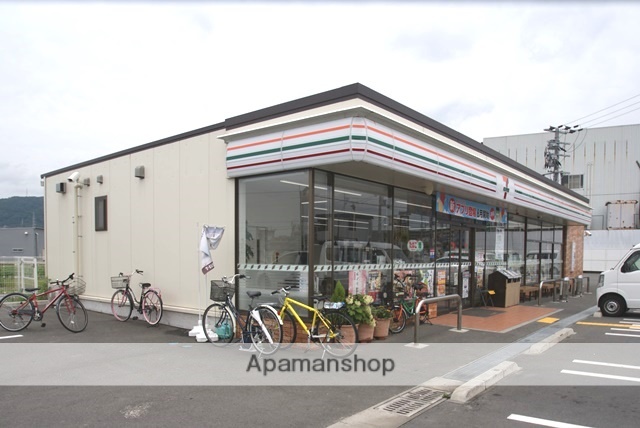 コンビニ　セブンイレブン（コンビニ）まで626m