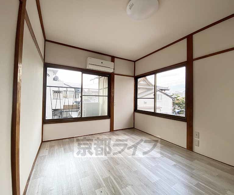居室・リビング　落ち着いた雰囲気のお部屋です