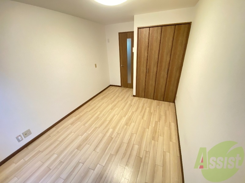 その他部屋・スペース　フローリング貼りの室内です