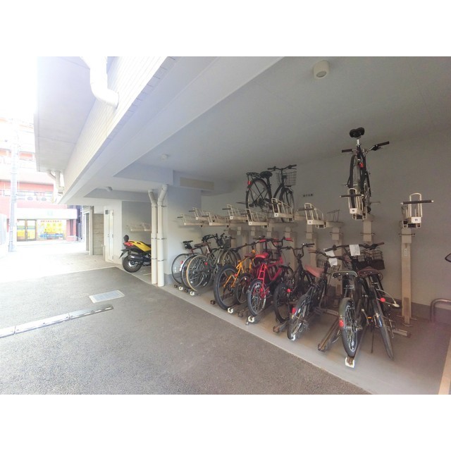 その他共有部分　駐輪場（２０１９．１２撮影）
