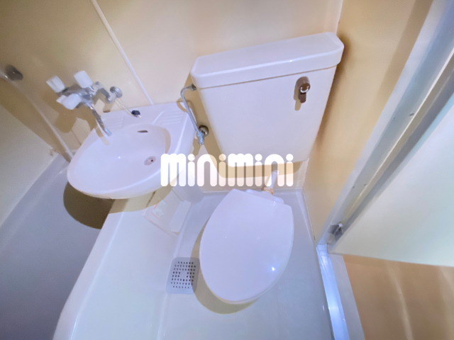 収納　室内洗濯機置場には収納スペースもあります