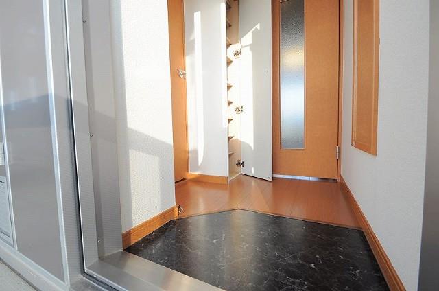 玄関　シューズボックス有り。