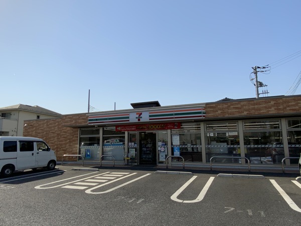 コンビニ　セブンイレブン東初石３丁目店（コンビニ）まで450m