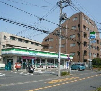 コンビニ　ファミリーマート（コンビニ）まで74m