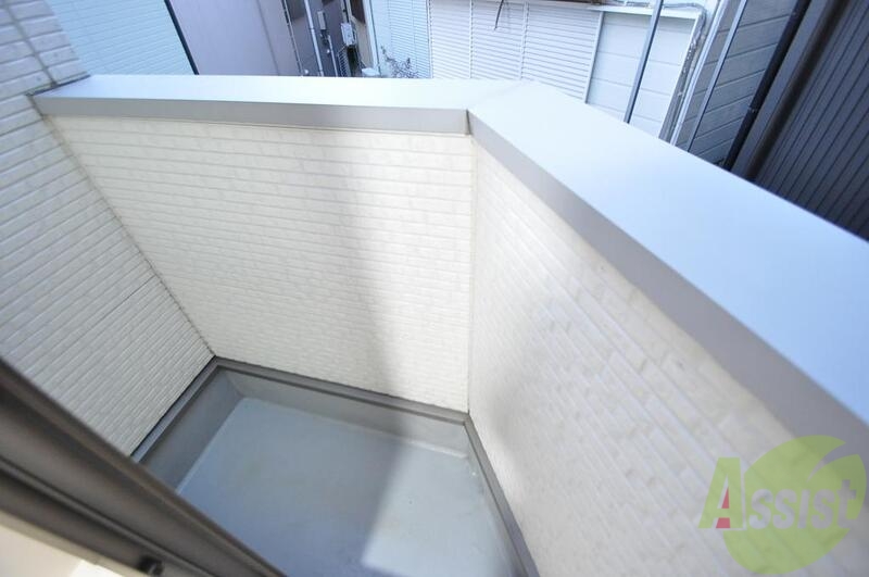 バルコニー　単身者様には十分な広さのバルコニーです