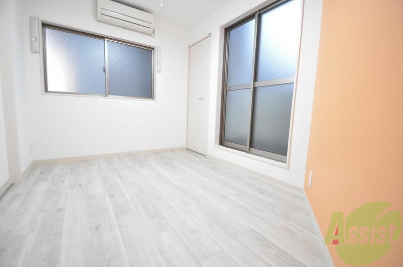 居室・リビング　白を基調にした明るいお部屋です