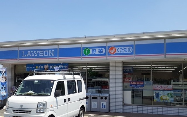 コンビニ　ローソン様（コンビニ）まで700m