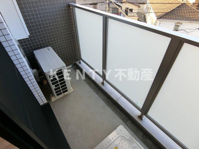 バルコニー　暖かな日差しのふりそそぐバルコニー