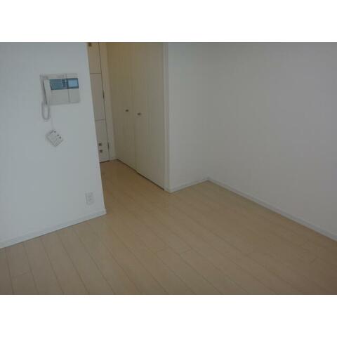 その他部屋・スペース　リビングを別角度から