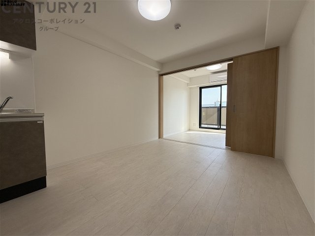 居室・リビング　エアコン付きで快適に過ごせます♪