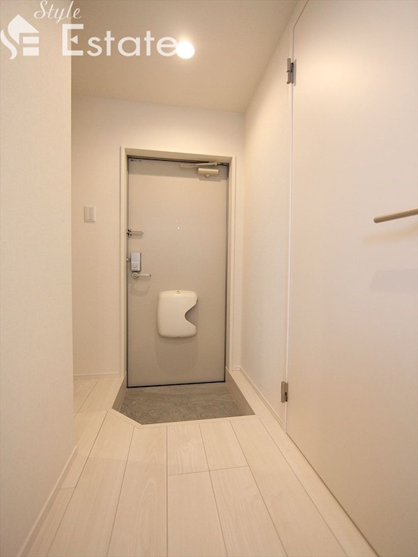 玄関　玄関　シューズボックス付