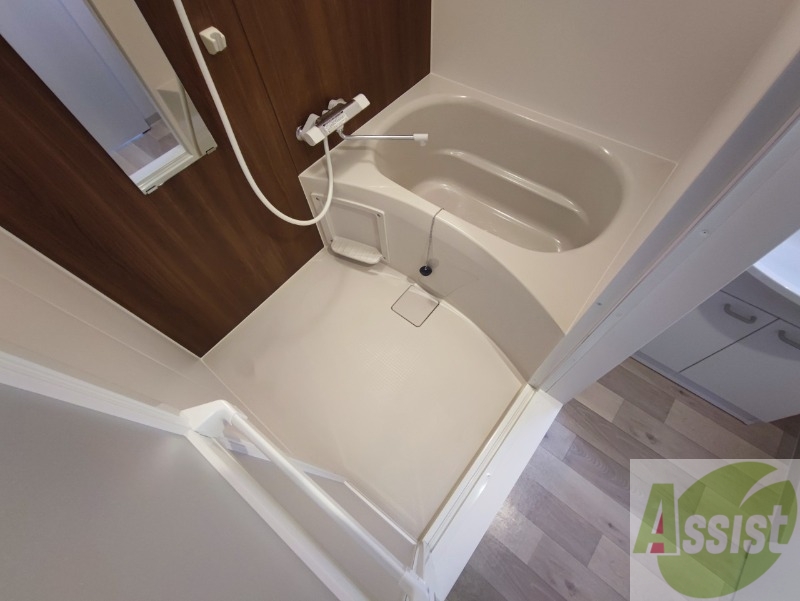 バス・シャワールーム　ユニットバスです。疲れを癒すのに欠かせませんね！