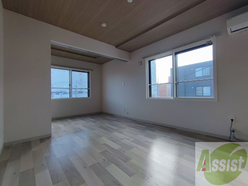 居室・リビング　広くてキレイなお部屋が広がっていて、充実した生活が送れそう。