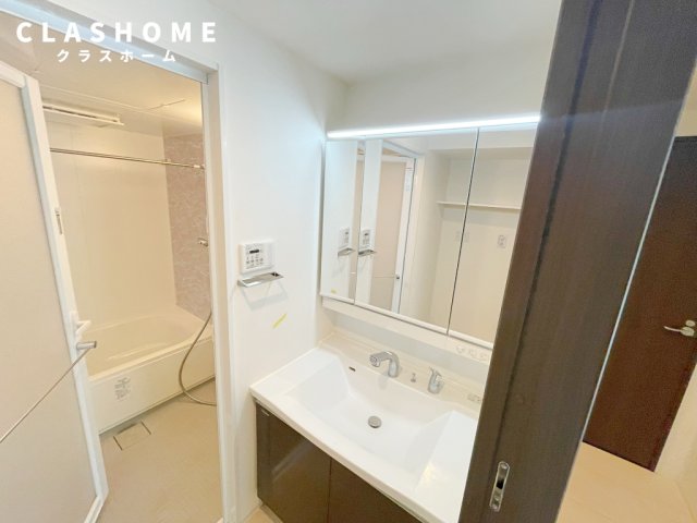 洗面設備　同物件の別部屋になります。