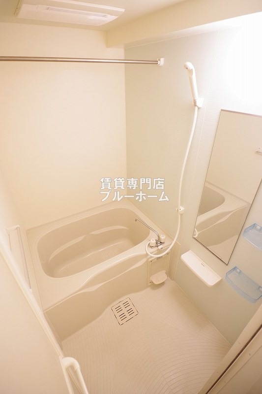 バス・シャワールーム　浴室乾燥機付きのお風呂！