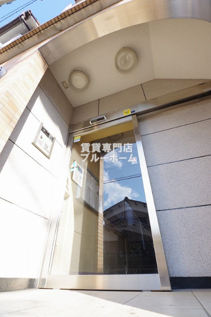 建物外観　鉄筋コンクリート造3階建ての物件！