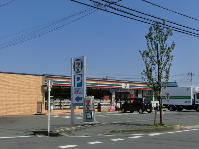 コンビニ　セブンイレブン坂戸伊豆の山店（コンビニ）まで278m