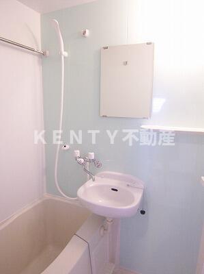 バス・シャワールーム　コンパクトで使いやすいお風呂です