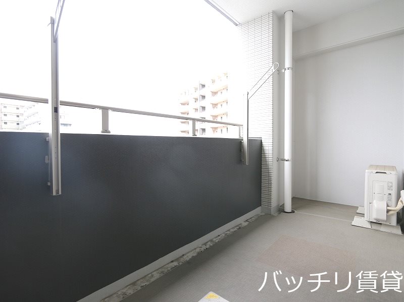 バルコニー　同物件の別号室になります。現況を優先致します