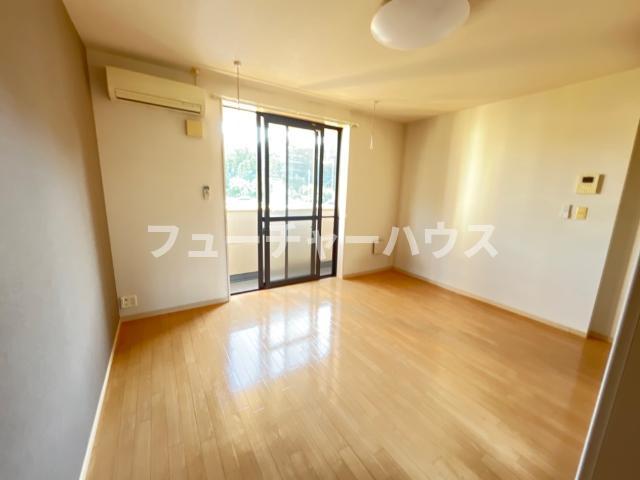 居室・リビング　室内