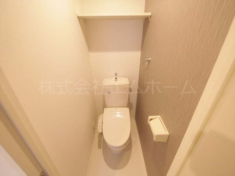 トイレ　温水洗浄暖房便座付トイレ　同型写真