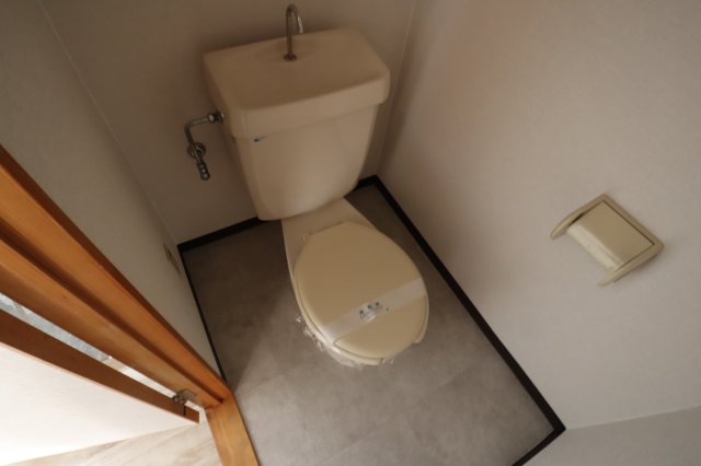 近鉄南大阪線 高田市駅 徒歩12分 3階建 築32年のトイレ写真