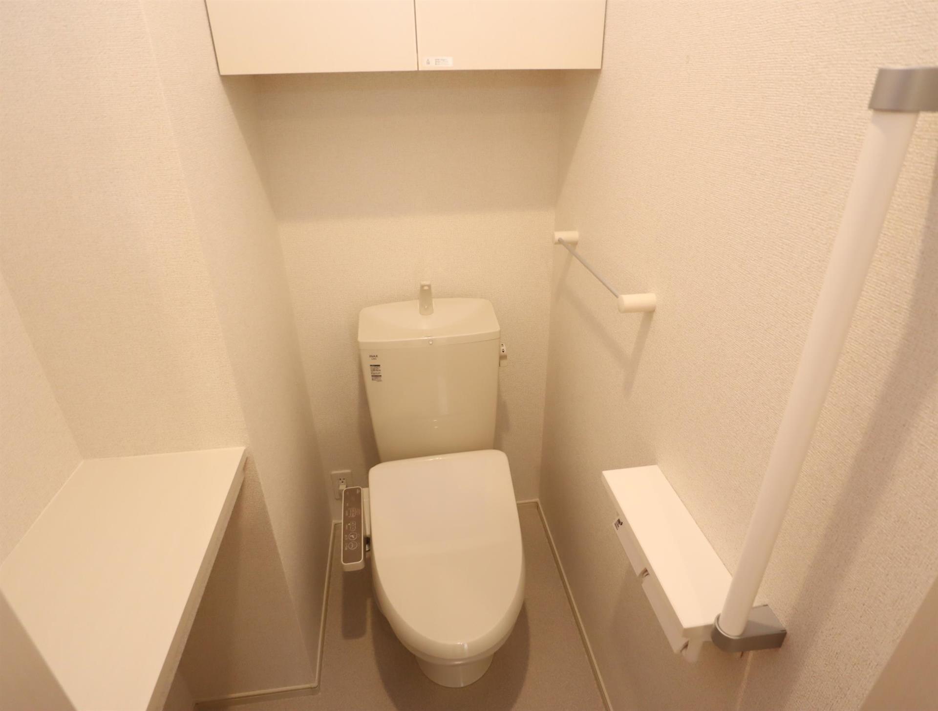 トイレ　温水洗浄便座