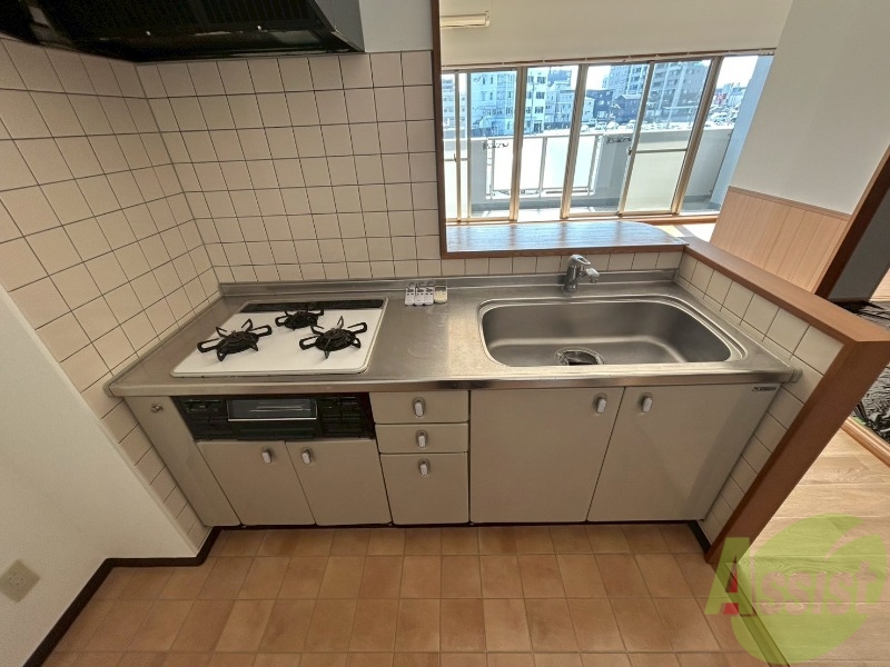 キッチン　コンロが３口なので、お料理がはかどりそうですね。