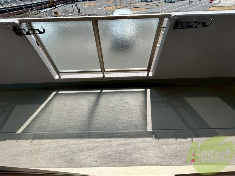 バルコニー　こちらがバルコニーです。晴れた日は沢山洗濯物を干せそうです。