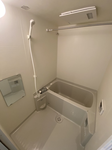 バス・シャワールーム　１日の疲れをバスルームでゆっくりと…。