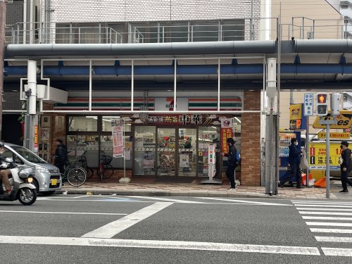 コンビニ　セブンイレブン 大阪日本橋5丁目店（コンビニ）まで298m