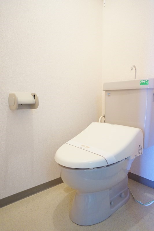 トイレ　温水洗浄暖房便座付き