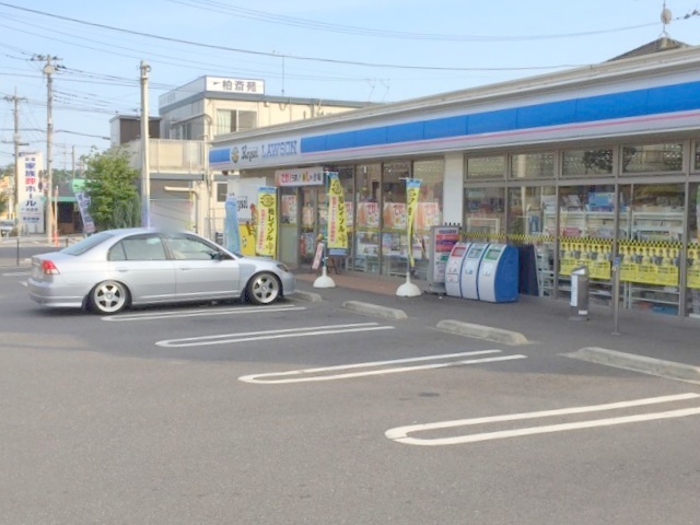 コンビニ　ローソン 柏名戸ケ谷一丁目店（コンビニ）まで390m