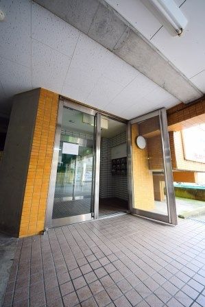 エントランス　★駅近★お買いもの便利★オートロック完備★
