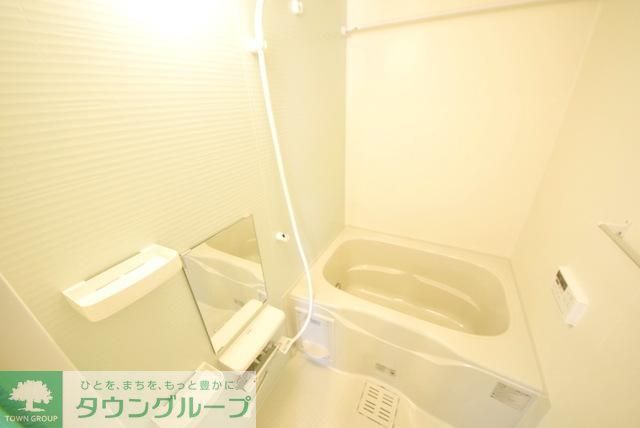 バス・シャワールーム　鏡付きバスルーム